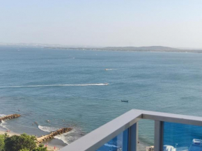 Apartamento con Balcón y Vista al Mar